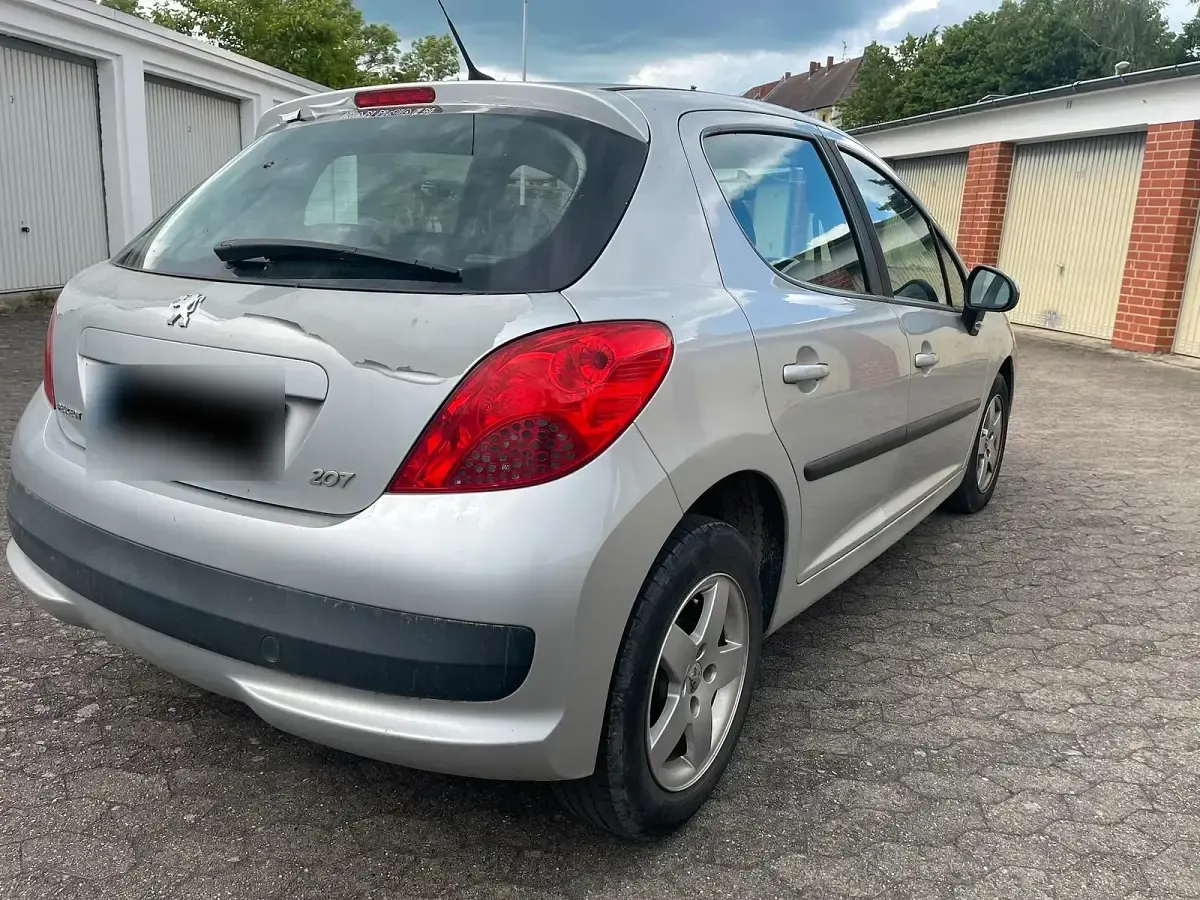 Gebraucht Peugeot 207 95 PS (69 kW) 2007 Silber Kleinwagen