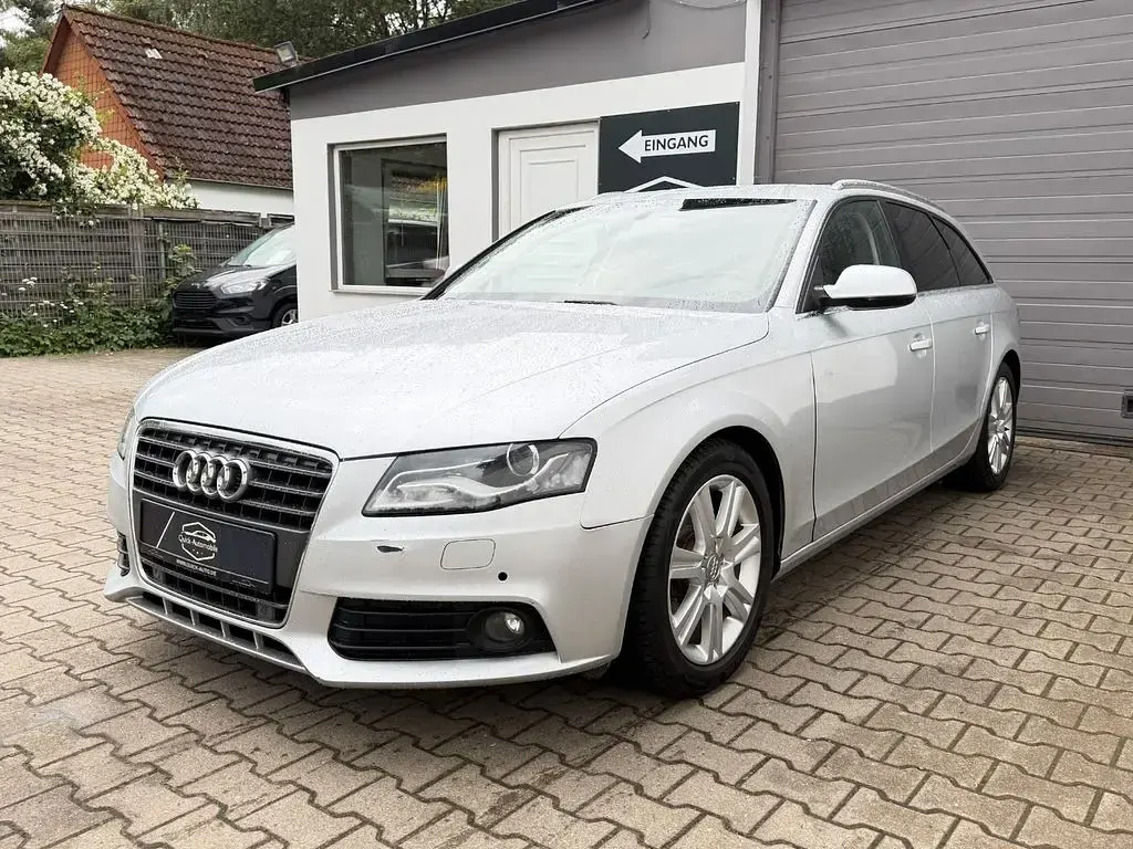 Gebraucht Audi A4 Attraction 136 PS (100 kW) 2011 Silber Kombi