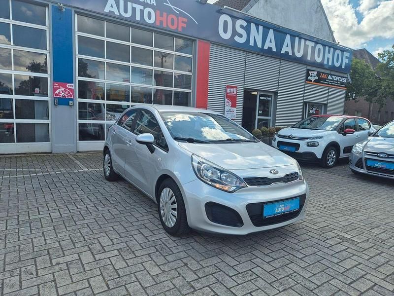 Gebraucht Kia Rio Edition 7 86 PS (63 kW) 2014 Silber Limousine