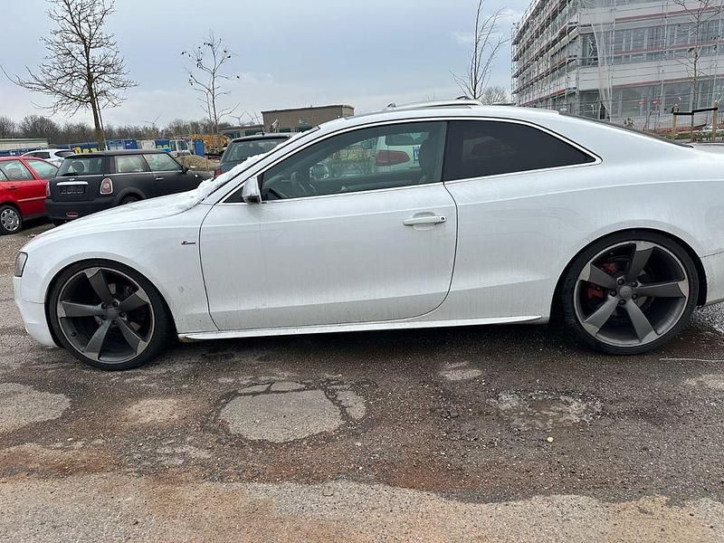 Weiß Gebraucht 2010 Audi A5 Coupé | 6.900 € (Guter Preis) - Bild 1/4