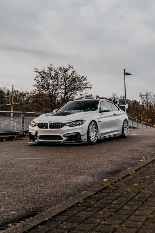 Weiß Gebraucht 2017 BMW M4 Performance Coupé | 60.000 € - Bild 1/4