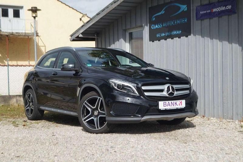 Kosmosschwarz Gebraucht 2015 Mercedes GLA200 AMG line SUV | 16.450 € (Fairer Preis) - Bild 1/4