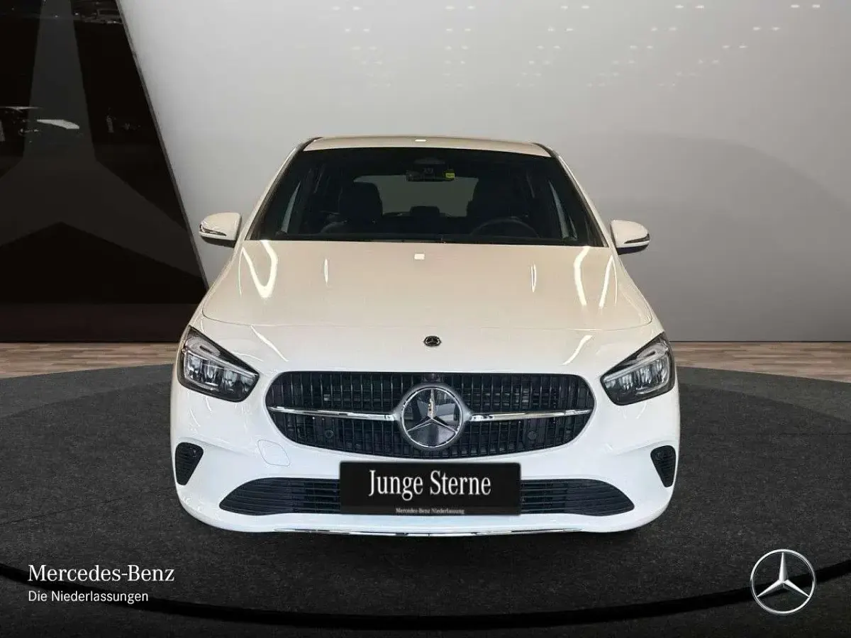 Gebraucht Mercedes B200 Progressive 163 PS (119 kW) 2025 Weiß Kleinwagen