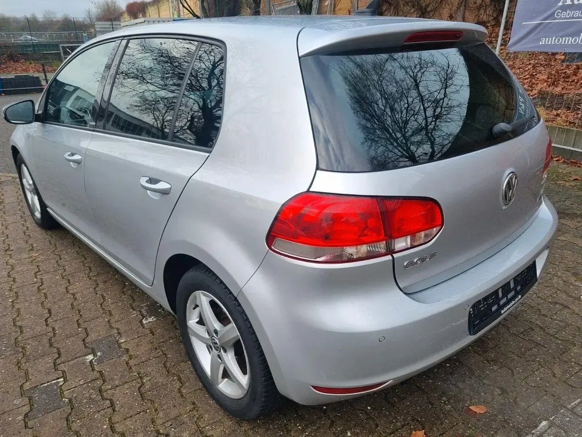 Gebraucht VW Golf VI Style 105 PS (77 kW) 2011 Silber Kleinwagen