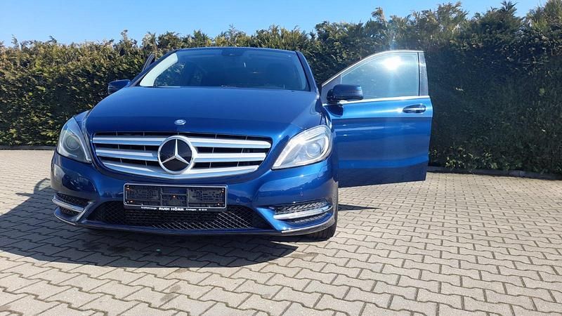 Gebraucht Mercedes B200 156 PS (114 kW) 2012 Blau Van / Kleinbus
