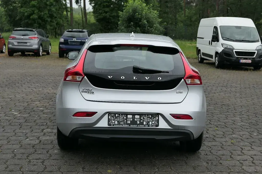 Gebraucht Volvo V40 Kinetic 120 PS (88 kW) 2017 Silber Limousine