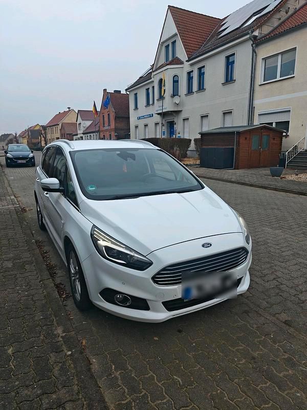 Gebraucht Ford C-MAX Titanium 150 PS (110 kW) 2017 Weiß Van / Kleinbus