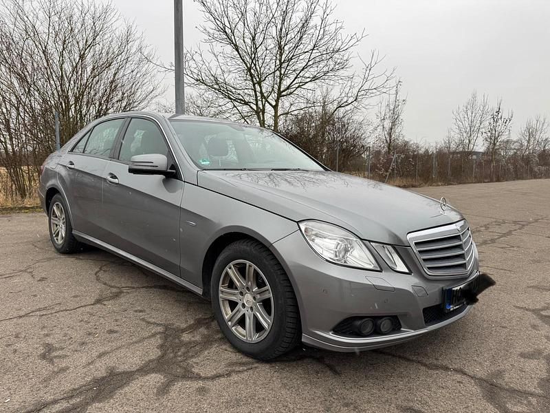 Gebraucht Mercedes E200 Avantgarde 170 PS (125 kW) 2010 Grau Limousine