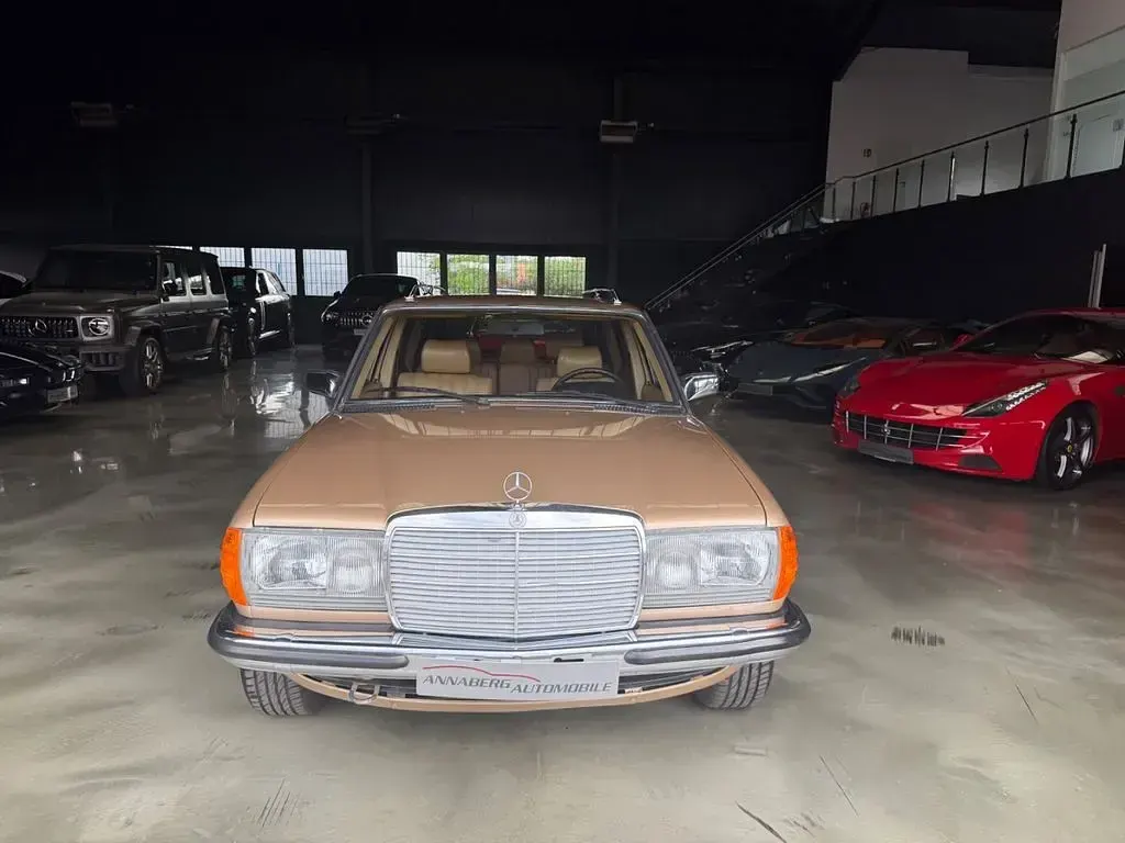 Gebraucht Mercedes 300 121 PS (88 kW) 1983 Gold Limousine