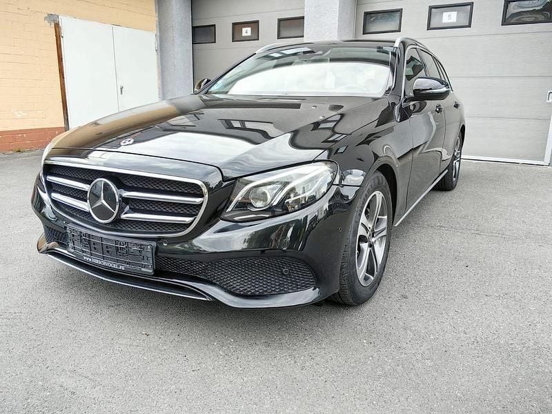 Schwarz Gebraucht 2019 Mercedes E220 Limousine | 28.490 € (Superpreis) - Bild 1/4