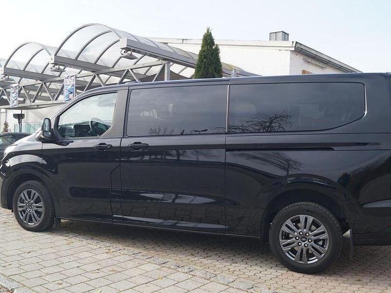 Gebraucht Ford Tourneo Titanium 136 PS (100 kW) 2025 Schwarz Van / Kleinbus
