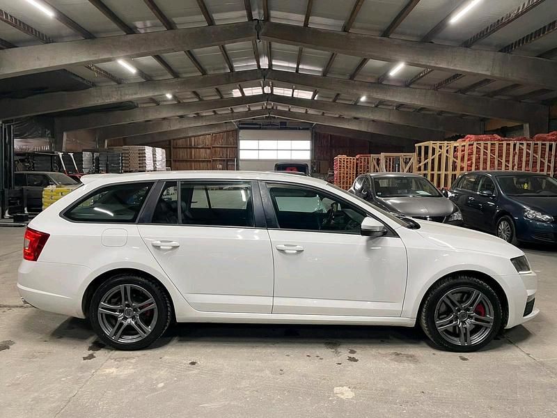 Gebraucht Skoda Octavia vRS 184 PS (135 kW) 2015 Weiß Kombi