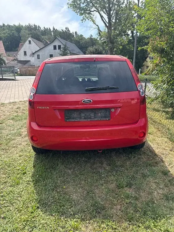 Gebraucht Ford Fiesta Ambiente 101 PS (74 kW) 2006 Rot Kleinwagen