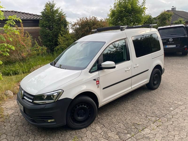 Weiß Gebraucht 2017 VW Caddy Van / Kleinbus | 11.200 € (Etwas zu teuer) - Bild 1/4