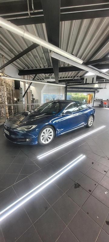 Blau Gebraucht 2016 Tesla Model S Kleinwagen | 25.000 € - Bild 1/4
