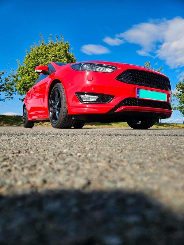 Gebraucht Ford Focus Sport 150 PS (110 kW) 2017 Rot Limousine
