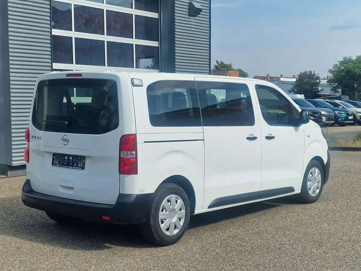 Gebraucht Opel Vivaro 120 PS (88 kW) 2023 Casablancaweiss/glacier/arctic Van / Kleinbus