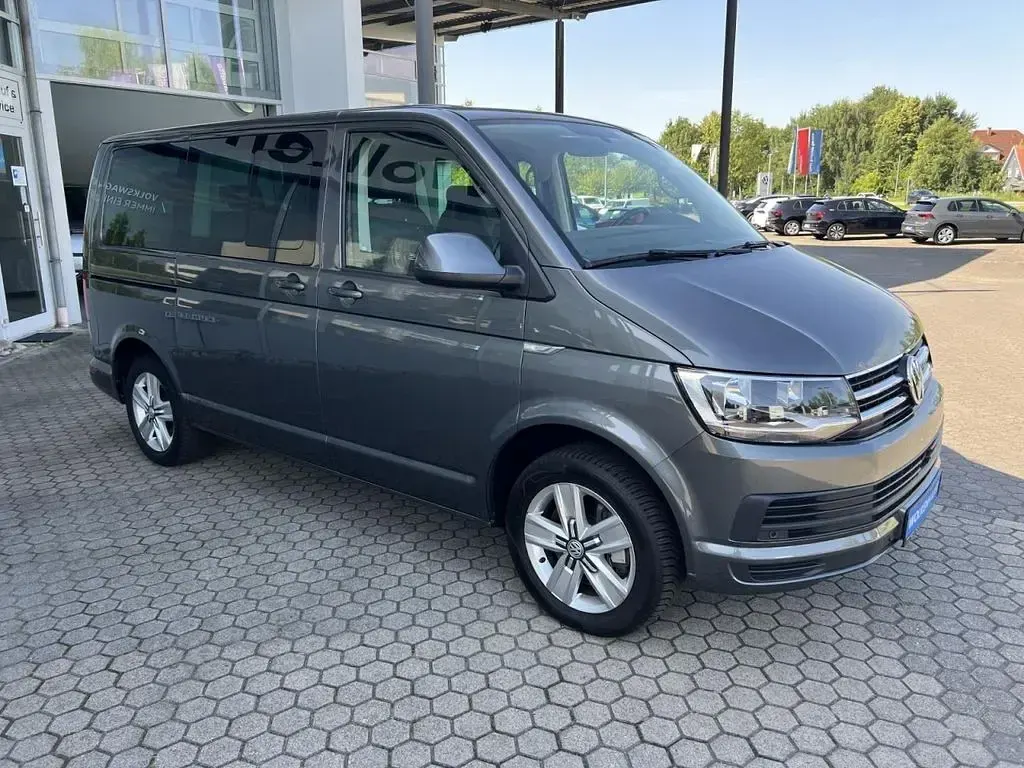 Gebraucht VW Multivan Comfortline 150 PS (110 kW) 2017 Grau Van / Kleinbus