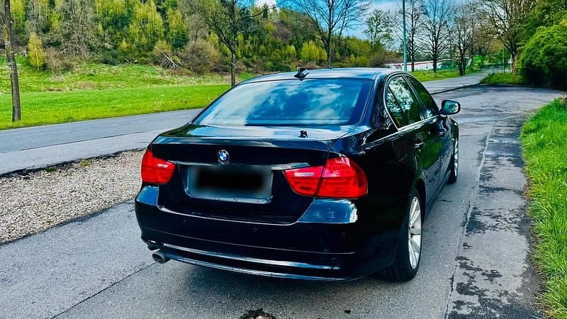 Second-hand BMW 320 184 CP (135 kW) 2011 Negru Berlinǎ