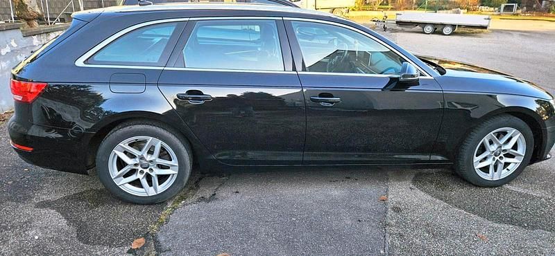 Gebraucht Audi A4 Comfort 150 PS (110 kW) 2018 Schwarz Kombi