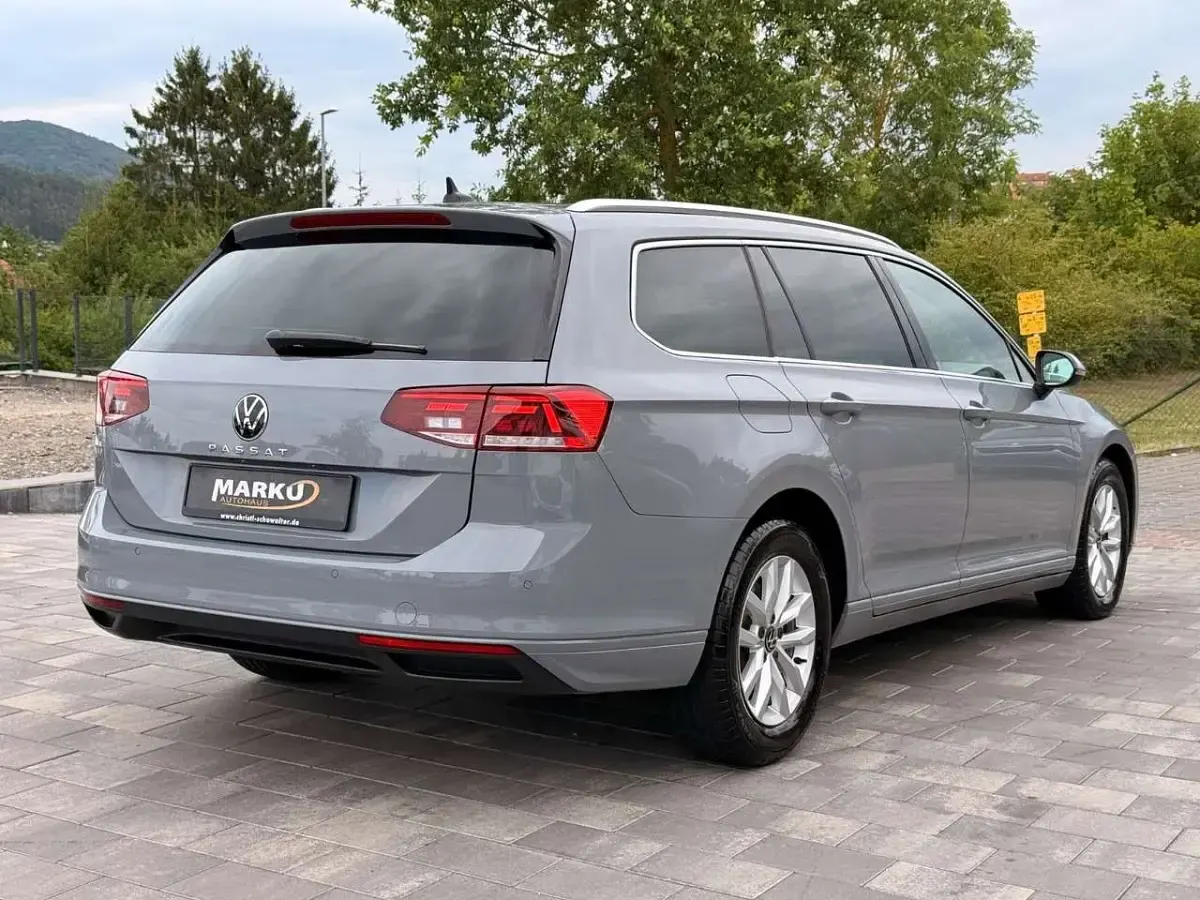 Gebraucht VW Passat Business 150 PS (110 kW) 2023 Mondsteingrau Kombi