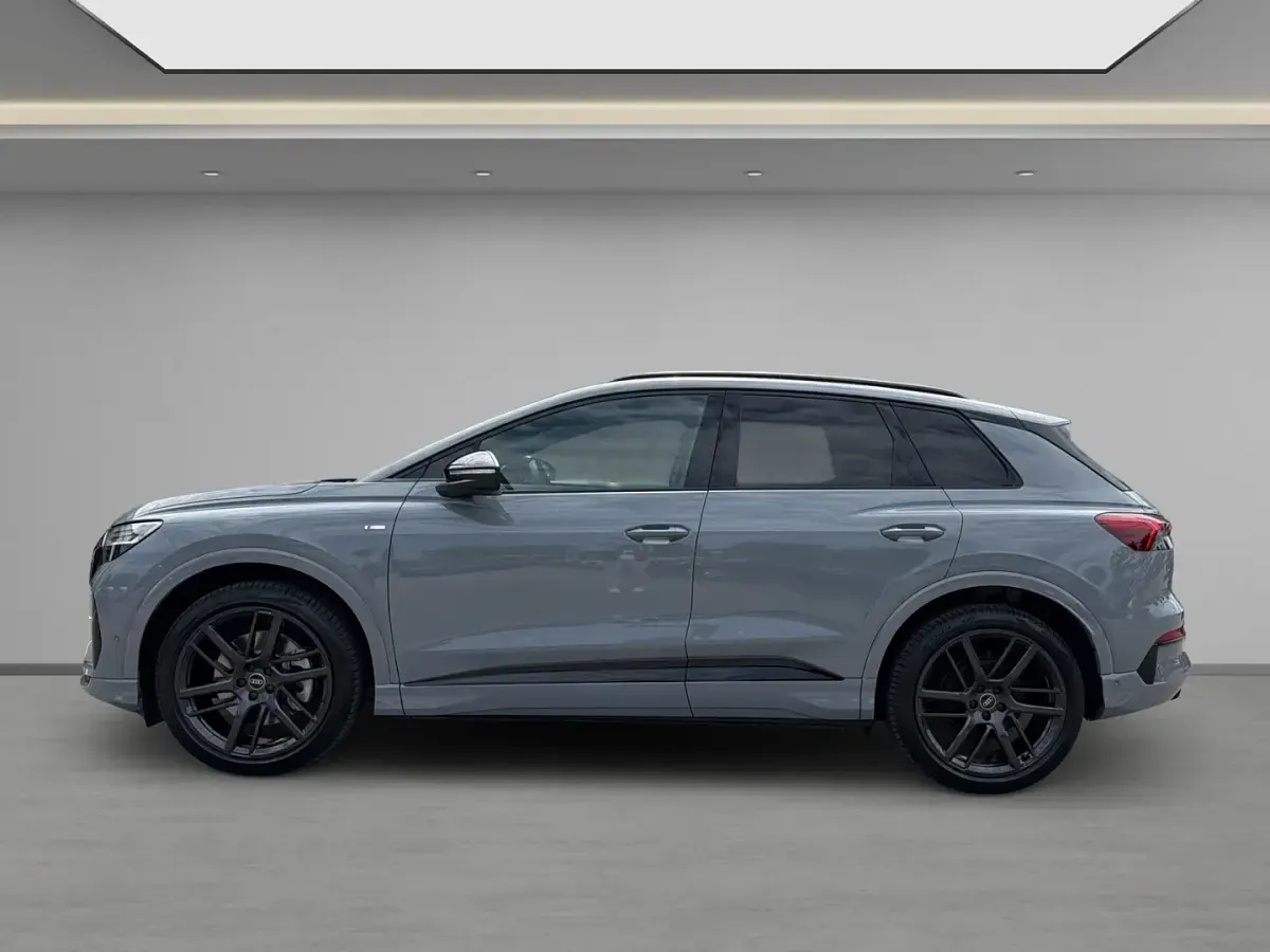 Gebraucht Audi Q4 e-tron Basis 219 kW (299 PS) 2026 Schwarz SUV