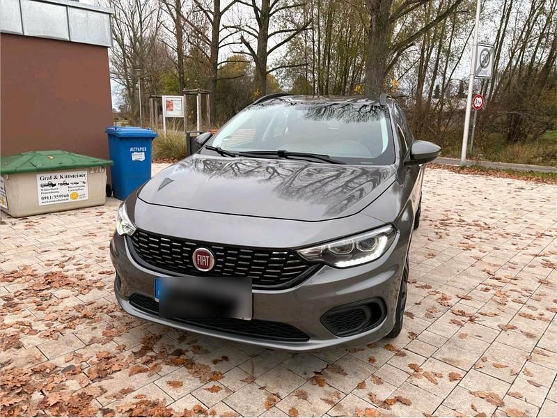 Grau Gebraucht 2017 Fiat Tipo Kombi | 6.300 € (Guter Preis) - Bild 1/4