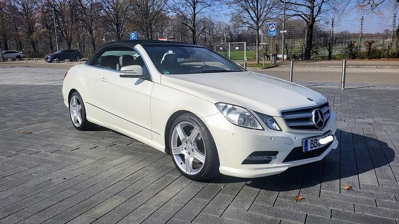 Gebraucht Mercedes E250 Avantgarde 204 PS (150 kW) 2012 Weiß Cabrio