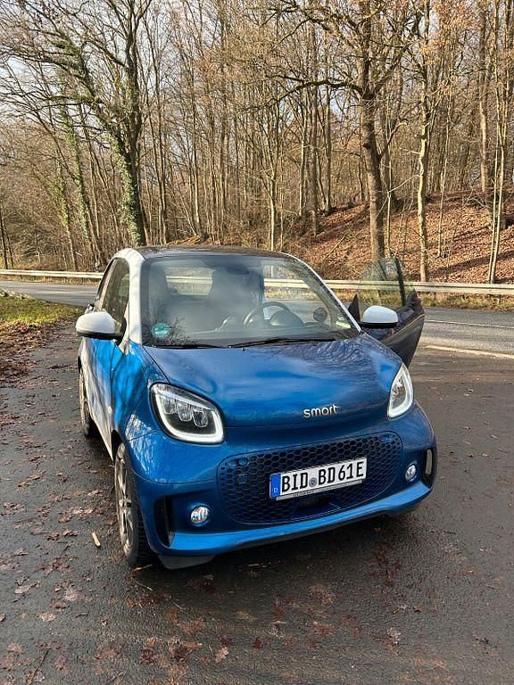 Blau Gebraucht 2021 Smart ForTwo Electric Drive Cabrio | 10.300 € (Superpreis) - Bild 1/4