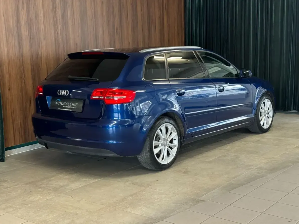 Gebraucht Audi A3 Sport 105 PS (77 kW) 2013 Blau Limousine