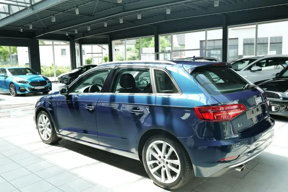 Gebraucht Audi A3 Sport 110 PS (80 kW) 2016 Blau Limousine