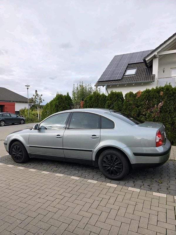 Usata VW Passat 101 CV (74 kW) 2004 Andere farben Berlina