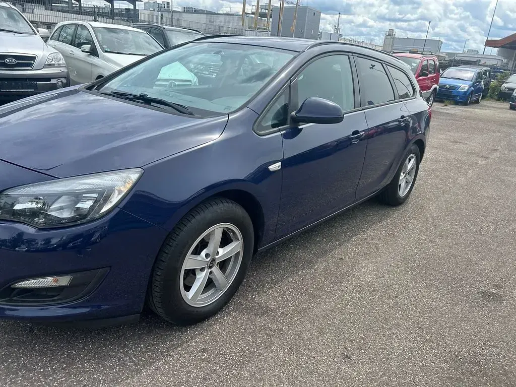 Gebraucht Opel Astra Edition 110 PS (80 kW) 2014 Blau Kombi
