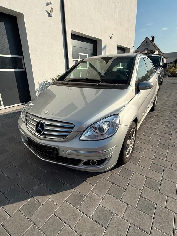 Grau Gebraucht 2006 Mercedes B170 Van / Kleinbus | 4.000 € (Fairer Preis) - Bild 1/4