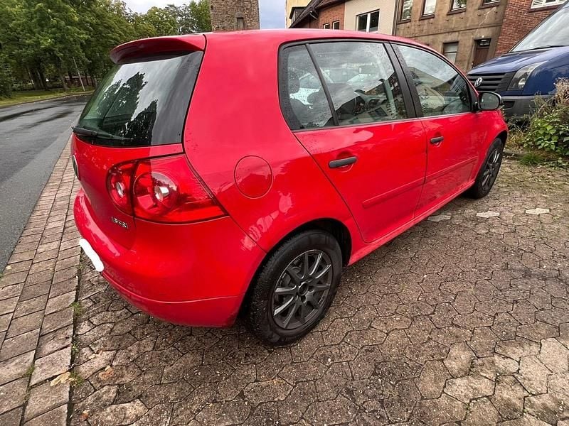 Rot Gebraucht 2004 VW Golf V Limousine | 750 € (Superpreis) - Bild 1/4