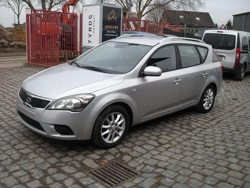 Gebraucht Kia Ceed 109 PS (80 kW) 2010 Silber Kleinwagen