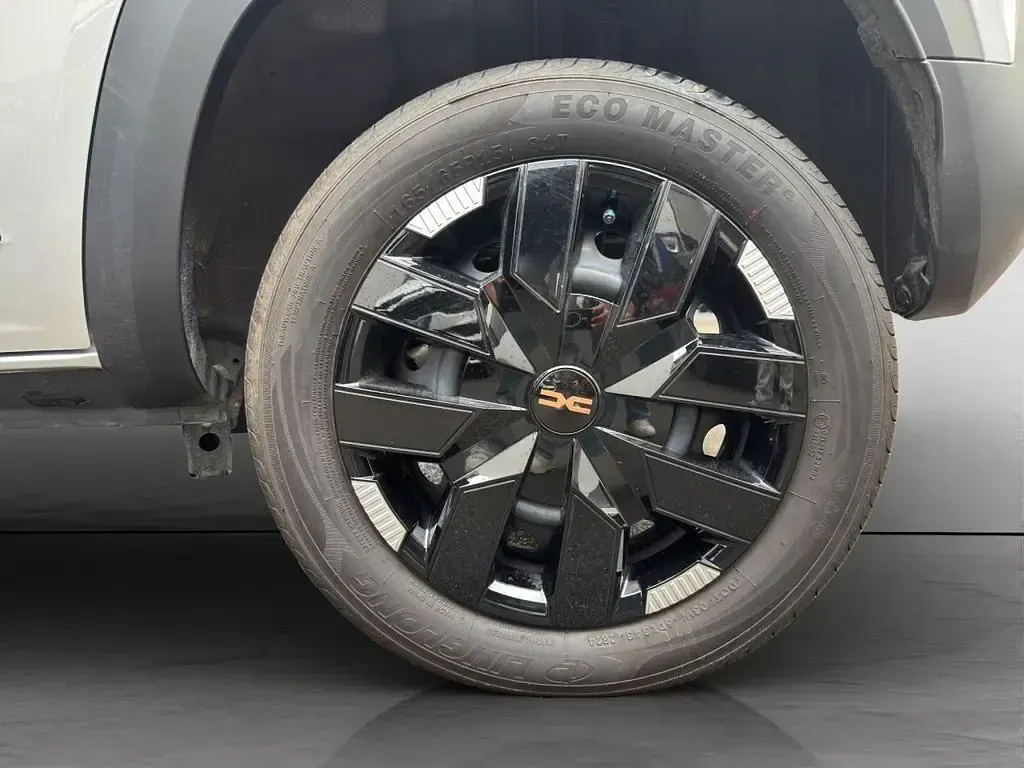 Usado Dacia Spring Extreme 47 kW (65 CV) 2024 Plateado Utilitario