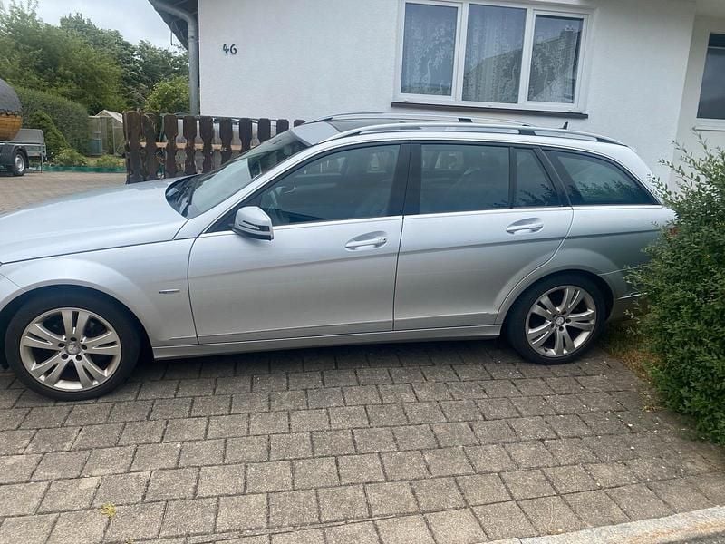 Silber Gebraucht 2011 Mercedes 200 Kombi | 6.000 € (Fairer Preis) - Bild 1/4