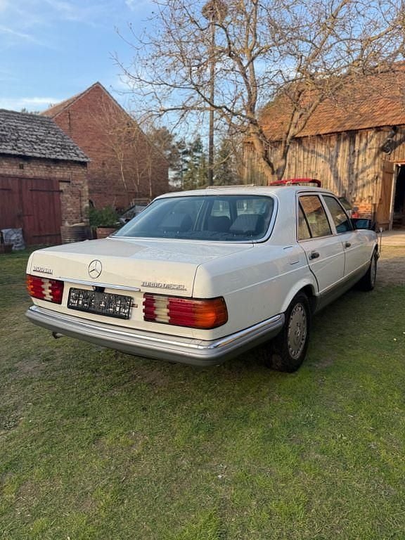 Gebraucht Mercedes 300 125 PS (91 kW) 1984 Weiß Limousine