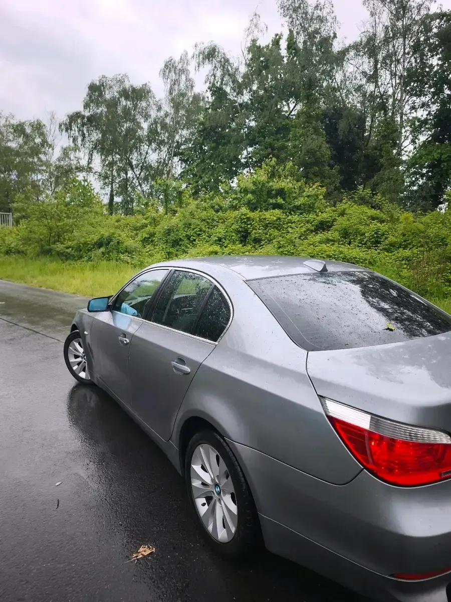 Gebraucht BMW 523 176 PS (129 kW) 2005 Grau Limousine