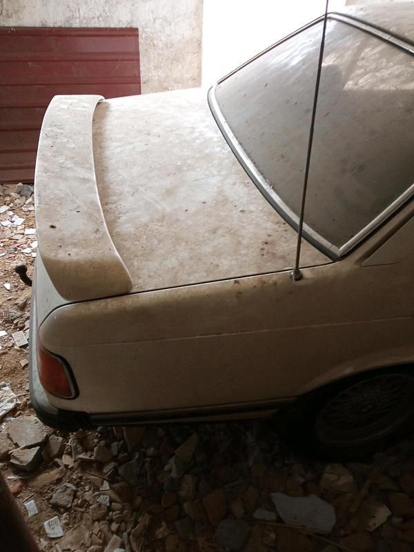 Gebraucht BMW 728 184 PS (135 kW) 1982 Weiß Limousine