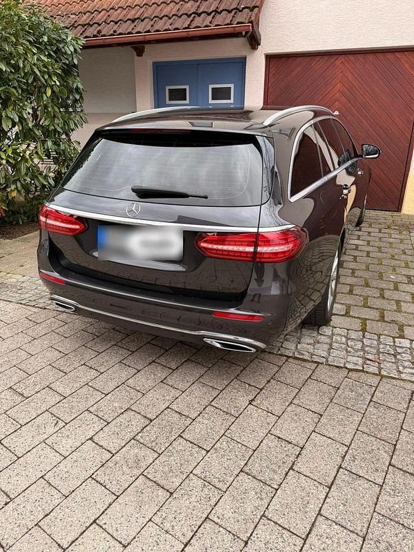 Gebraucht Mercedes E220 194 PS (142 kW) 2021 Schwarz Kombi
