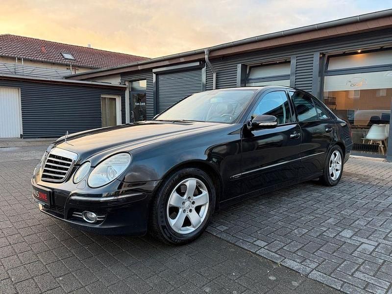 Gebraucht Mercedes E220 Avantgarde 170 PS (125 kW) 2008 Schwarz Limousine