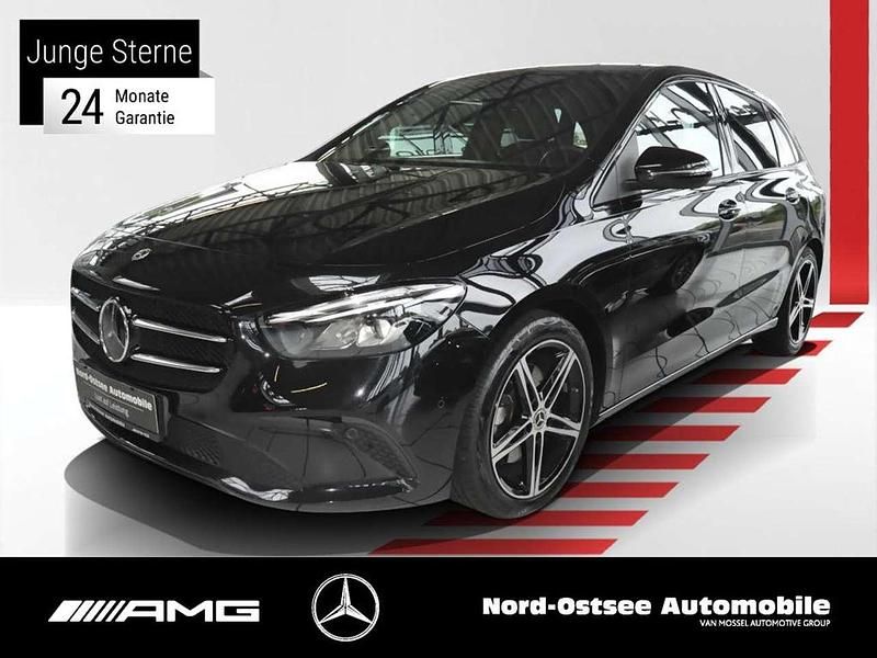 Metalliclack kosmosschwarz Gebraucht 2022 Mercedes B220 Progressive Van / Kleinbus | 26.990 € (Guter Preis) - Bild 1/4