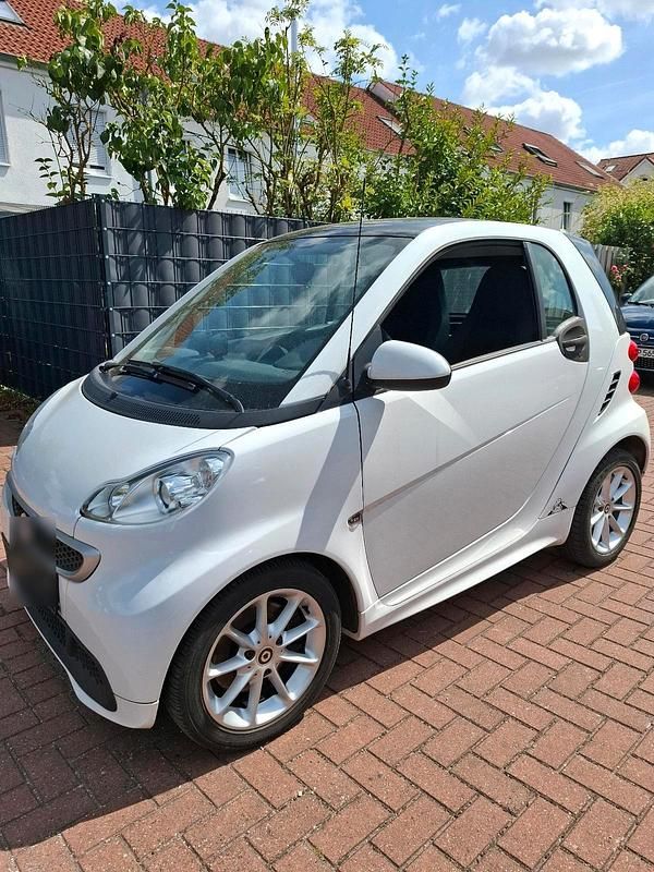 Weiß Gebraucht 2013 Smart ForTwo Coupé Passion Kleinwagen | 3.600 € (Guter Preis) - Bild 1/4