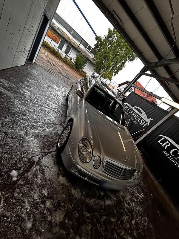 Gebraucht Mercedes E220 150 PS (110 kW) 2002 Silber Limousine