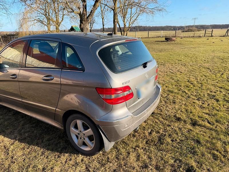 Gebraucht Mercedes B180 109 PS (80 kW) 2005 Grau Van / Kleinbus