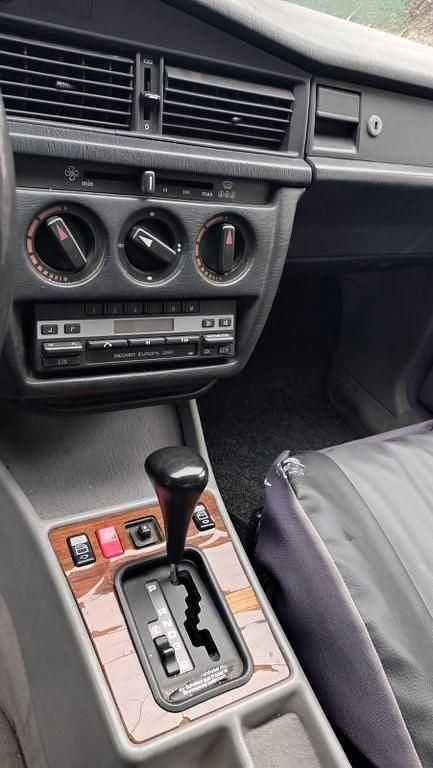 Gebraucht Mercedes 190 107 PS (78 kW) 1991 Grau Limousine