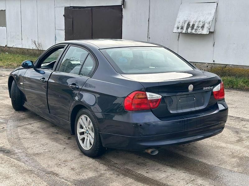 Gebraucht BMW 320 163 PS (119 kW) 2006 Blau Limousine