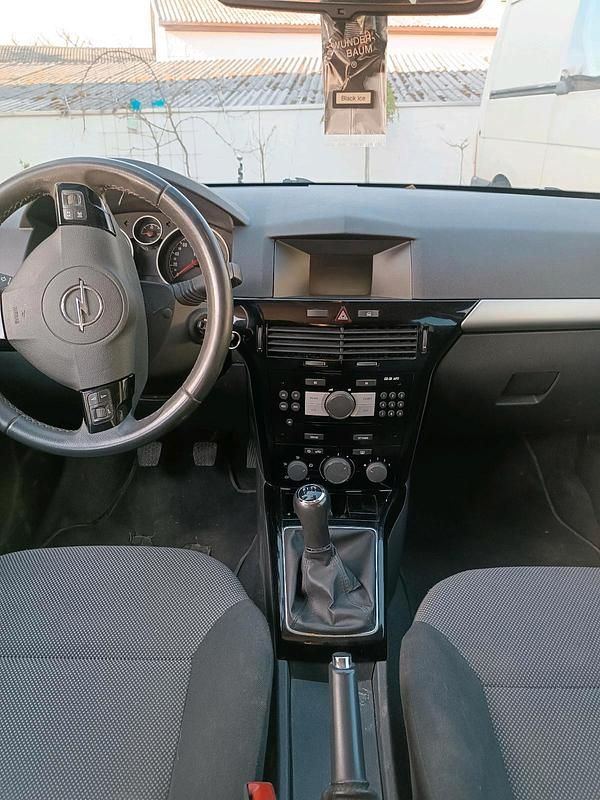 Gebraucht Opel Astra 110 PS (80 kW) 2010 Silber Kombi